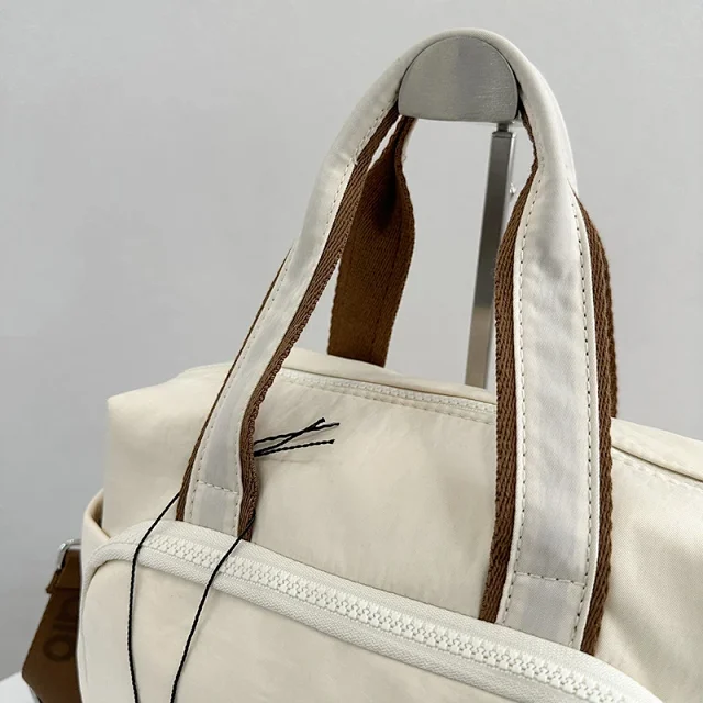 Alo Travel Bags Logo-print duffel bag with detachable shoulder strap product detail image 19