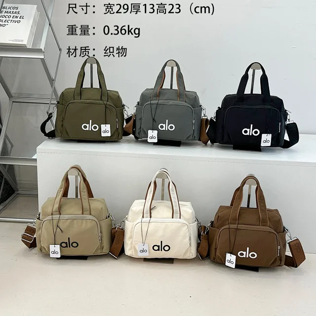 Alo Travel Bags Logo-print duffel bag with detachable shoulder strap product detail image 1