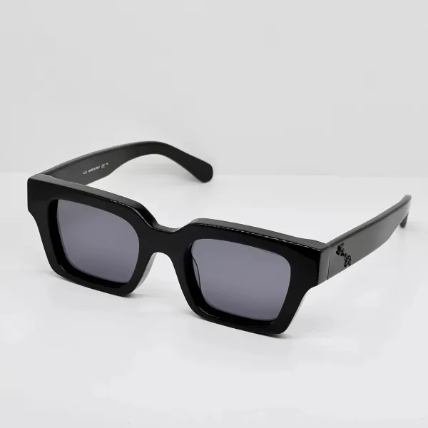 Design Square Frame Black Sunglasses - 1