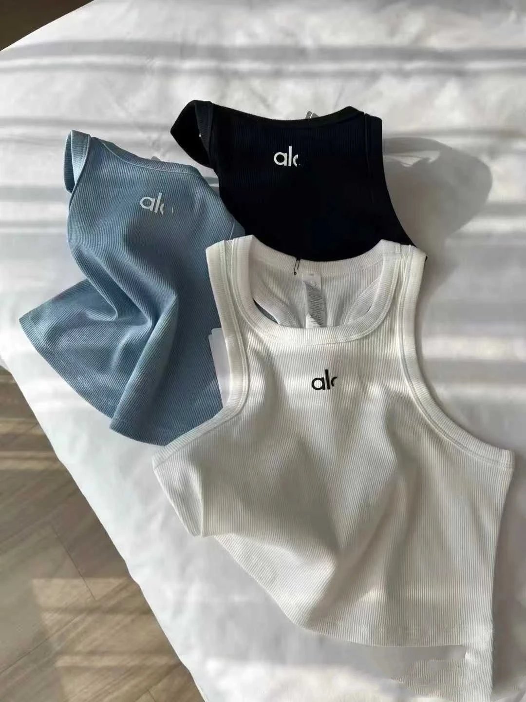 Alo Yoga Sports Bra Tank Top photo 7