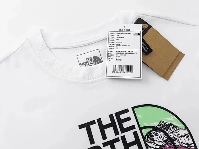 The North Face T-Shirts Short-Sleeve Logo Print product detail image 12