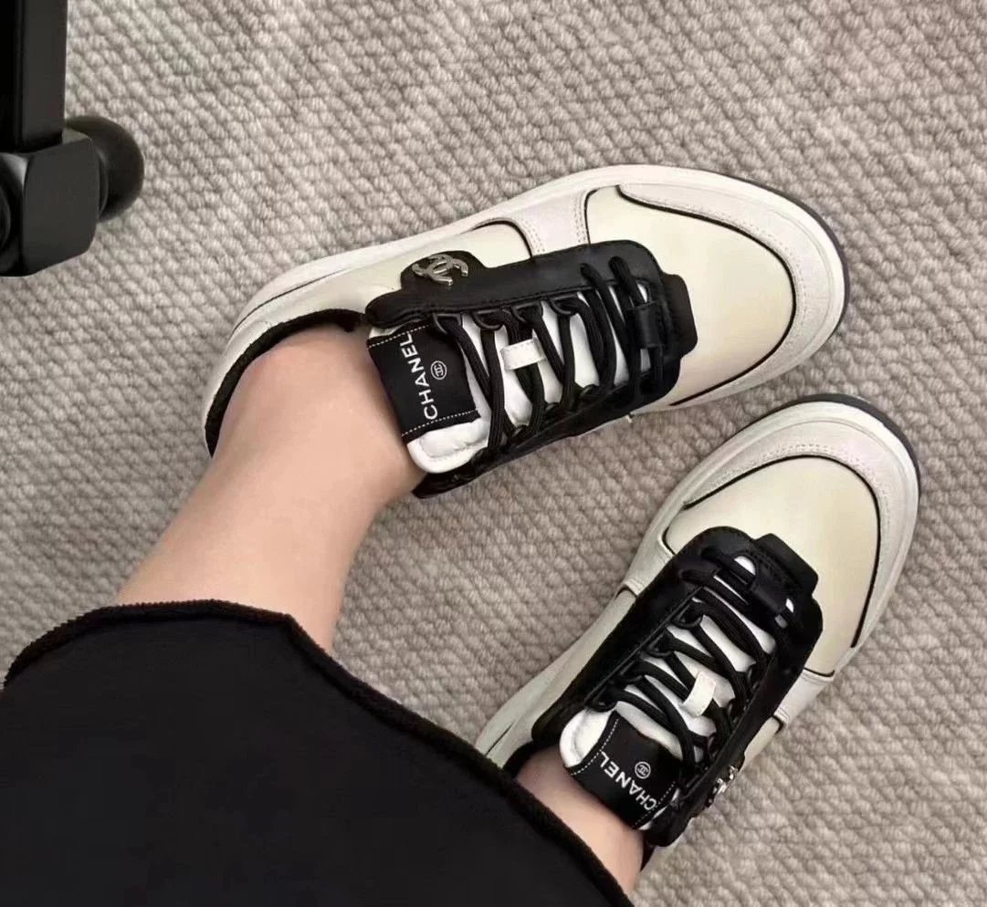 代购版本CHANEL香奈儿2023ss最新款黑白熊猫板鞋女小香风厚底休闲板鞋女休闲运动鞋女真皮系带小白鞋女小红书爆款现货