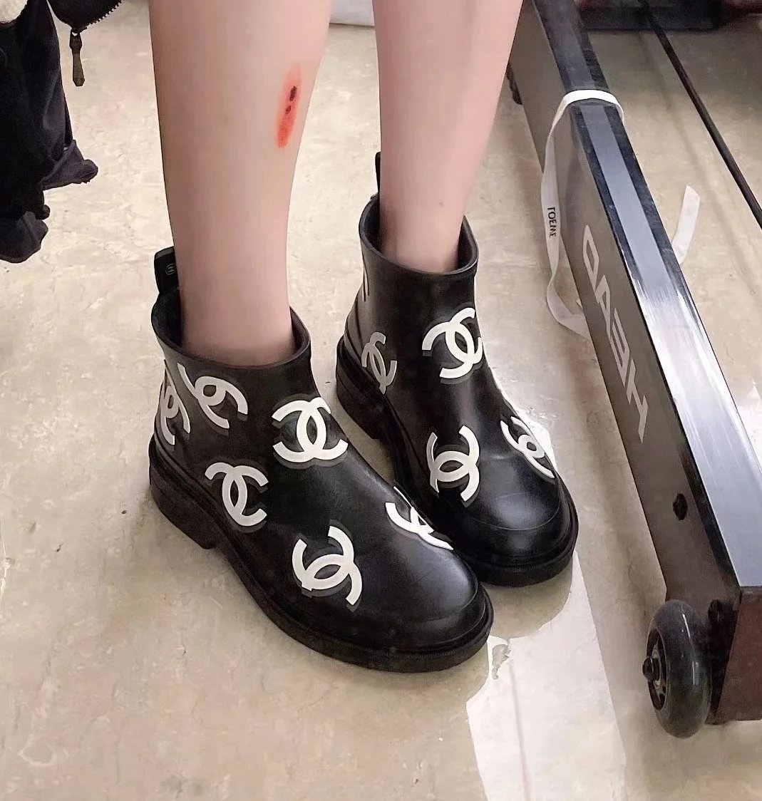 代购版本CHANEL香奈儿2023ss最新款闭眼入真皮马丁靴女雨靴小香风短筒雨靴女短靴女时尚粗跟百搭单靴女靴一脚蹬雨鞋女防水防滑短款雨靴小红书爆款现货包邮 7