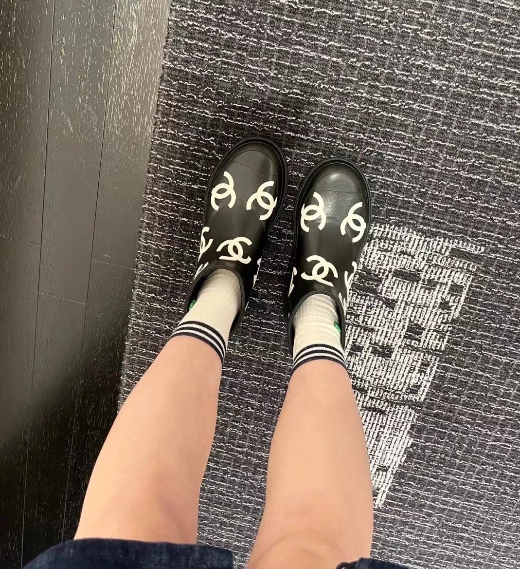 代购版本CHANEL香奈儿2023ss最新款闭眼入真皮马丁靴女雨靴小香风短筒雨靴女短靴女时尚粗跟百搭单靴女靴一脚蹬雨鞋女防水防滑短款雨靴小红书爆款现货包邮 6