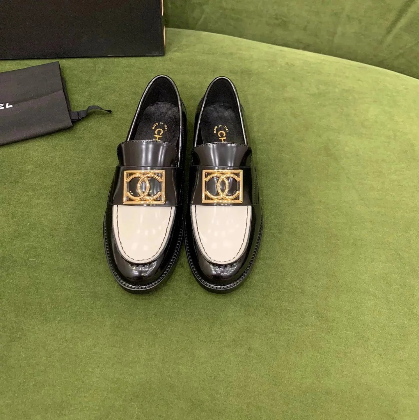 黑拼白开边珠牛皮