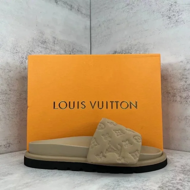 Louis Vuitton Slippers Embossed Monogram Slide product detail image 3