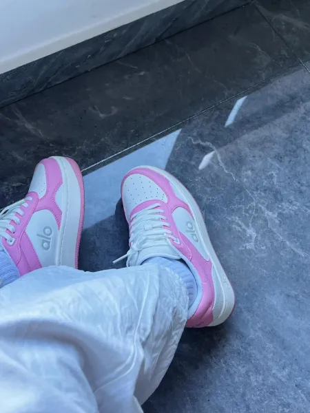 Alo Yoga Studio Sneakers Pink and White Sneakers - 20