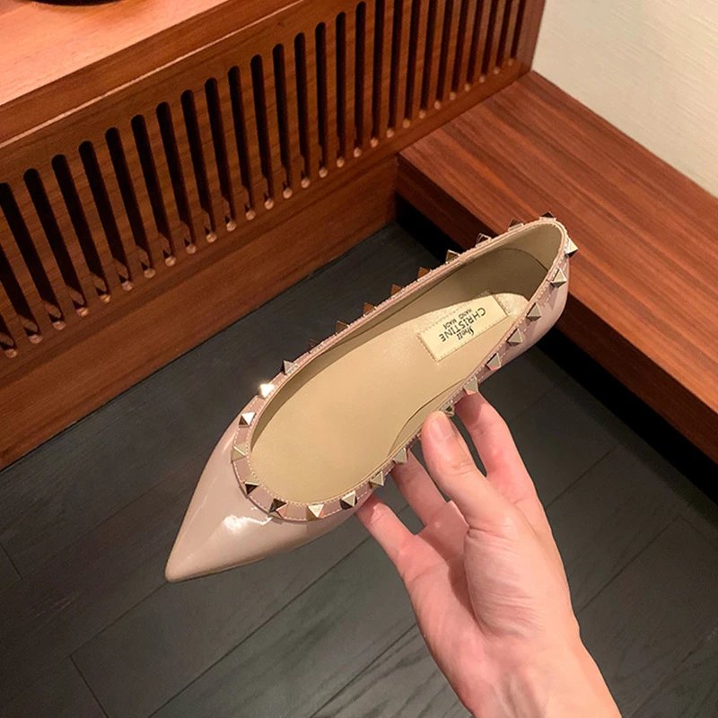 【】~尖头浅口铆钉平底鞋女单鞋婚鞋宴会女鞋 - 133390