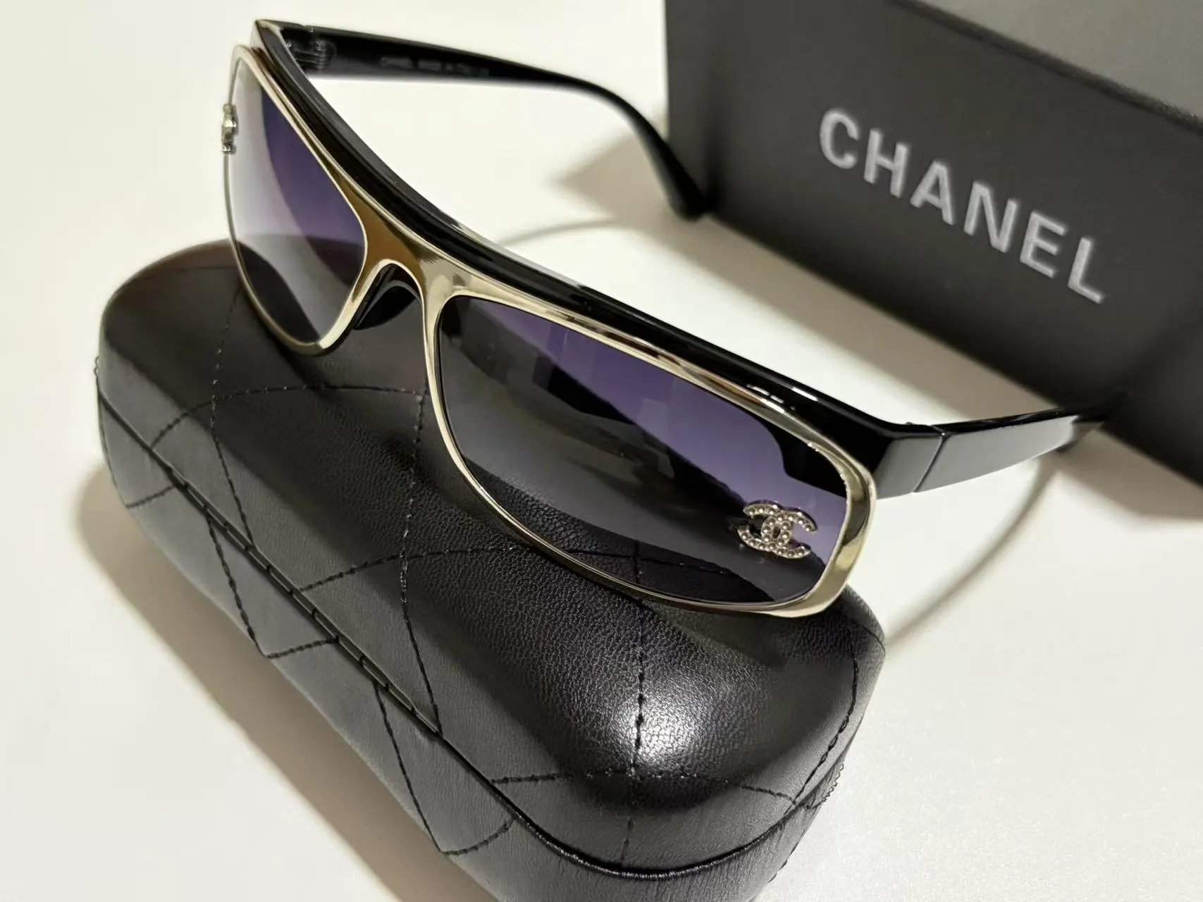 Chanel Glitter Acetate Aviator Sunglasses with CC Logo - 3