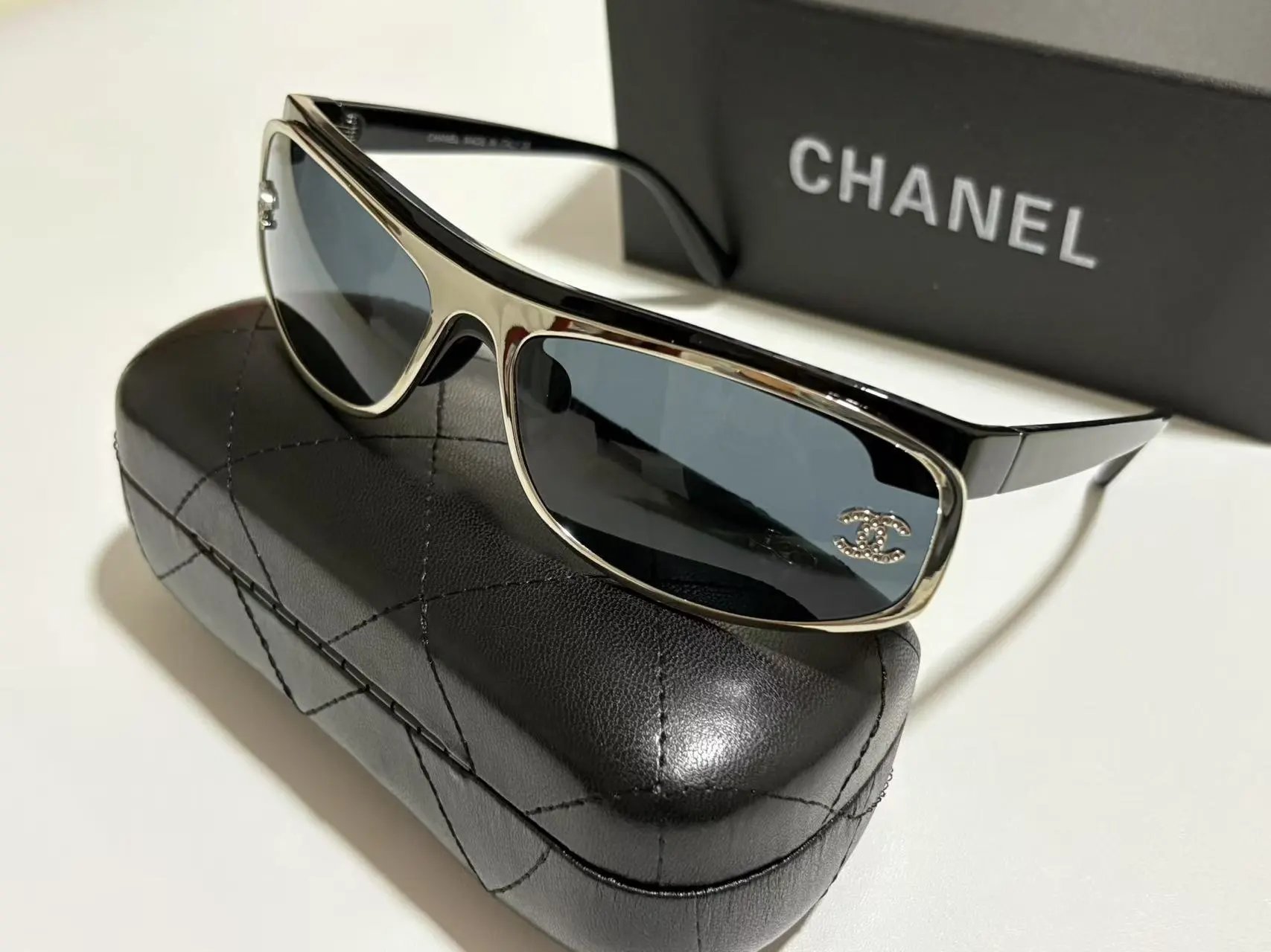 Chanel Glitter Acetate Aviator Sunglasses with CC Logo - 5