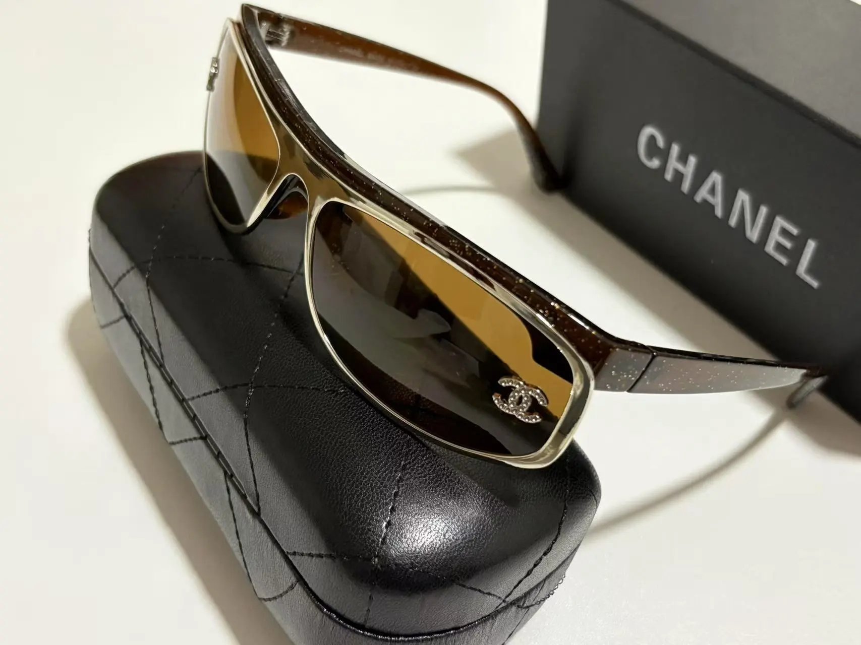 Chanel Glitter Acetate Aviator Sunglasses with CC Logo - 2