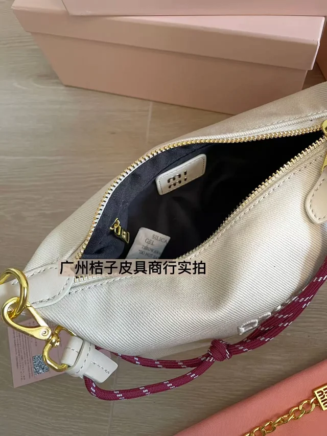 Miu Shoulder Bags Canvas hobo bag with rope handle and chain strap product detail image 15