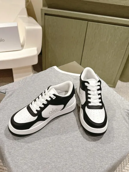 Alo Yoga Studio Sneakers Pink and White Sneakers - 3