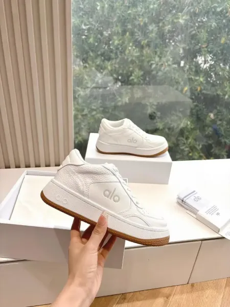 Alo Yoga Studio Sneakers Pink and White Sneakers - 8
