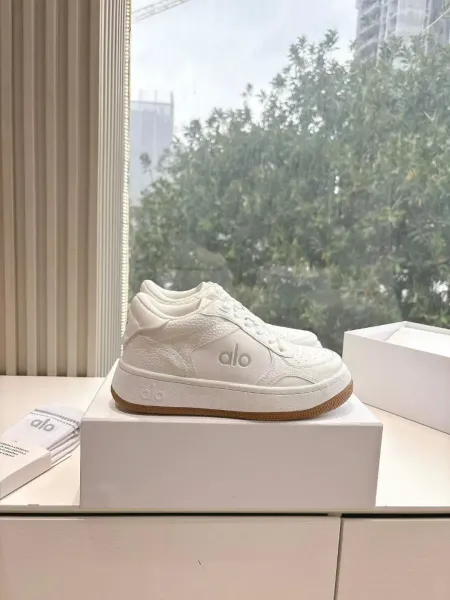 Alo Yoga Studio Sneakers Pink and White Sneakers - 4