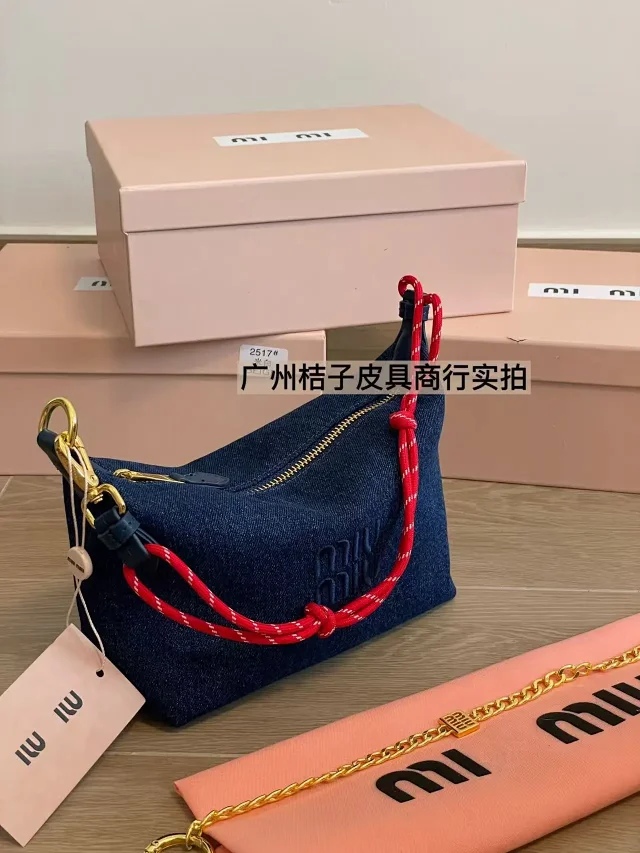 Miu Shoulder Bags Canvas hobo bag with rope handle and chain strap product detail image 11