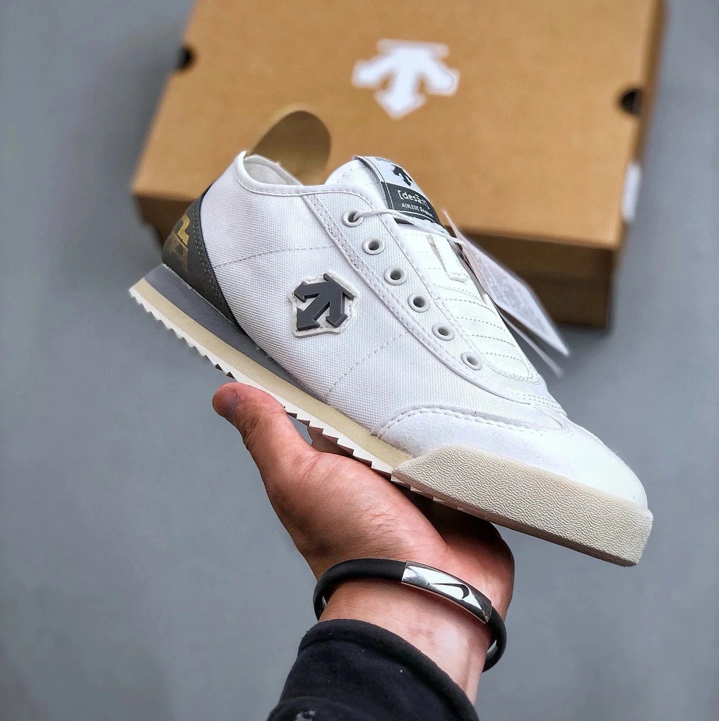 Descente Athlete Original White Canvas Sneakers