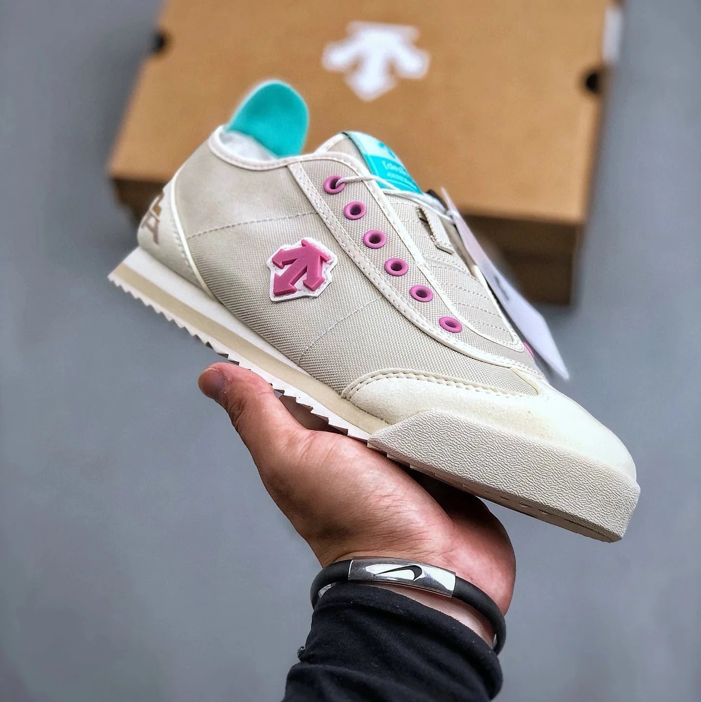 Le Coq Sportif LCS R1000 Pastel Pink and Turquoise Sneakers