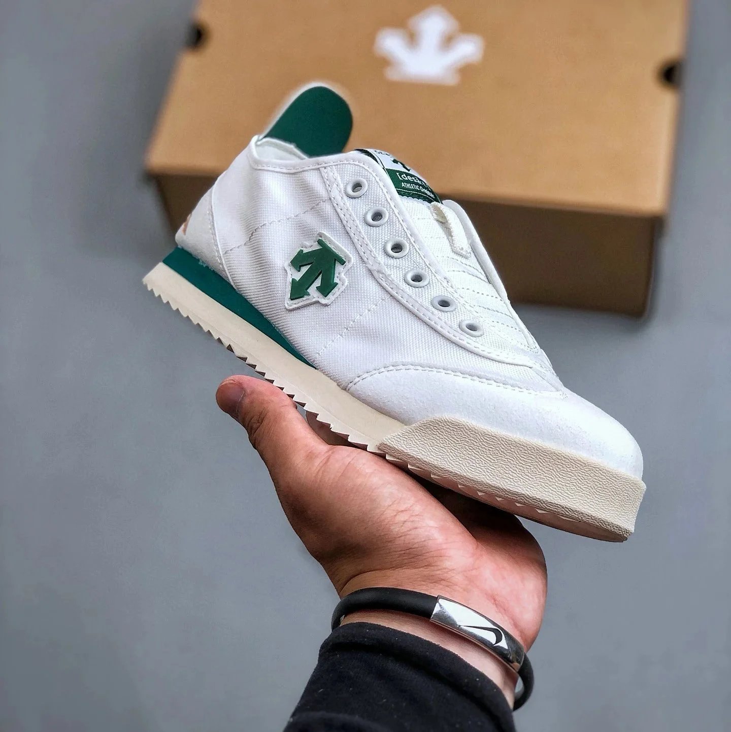 Descente Athletic Division White and Green Canvas Sneakers