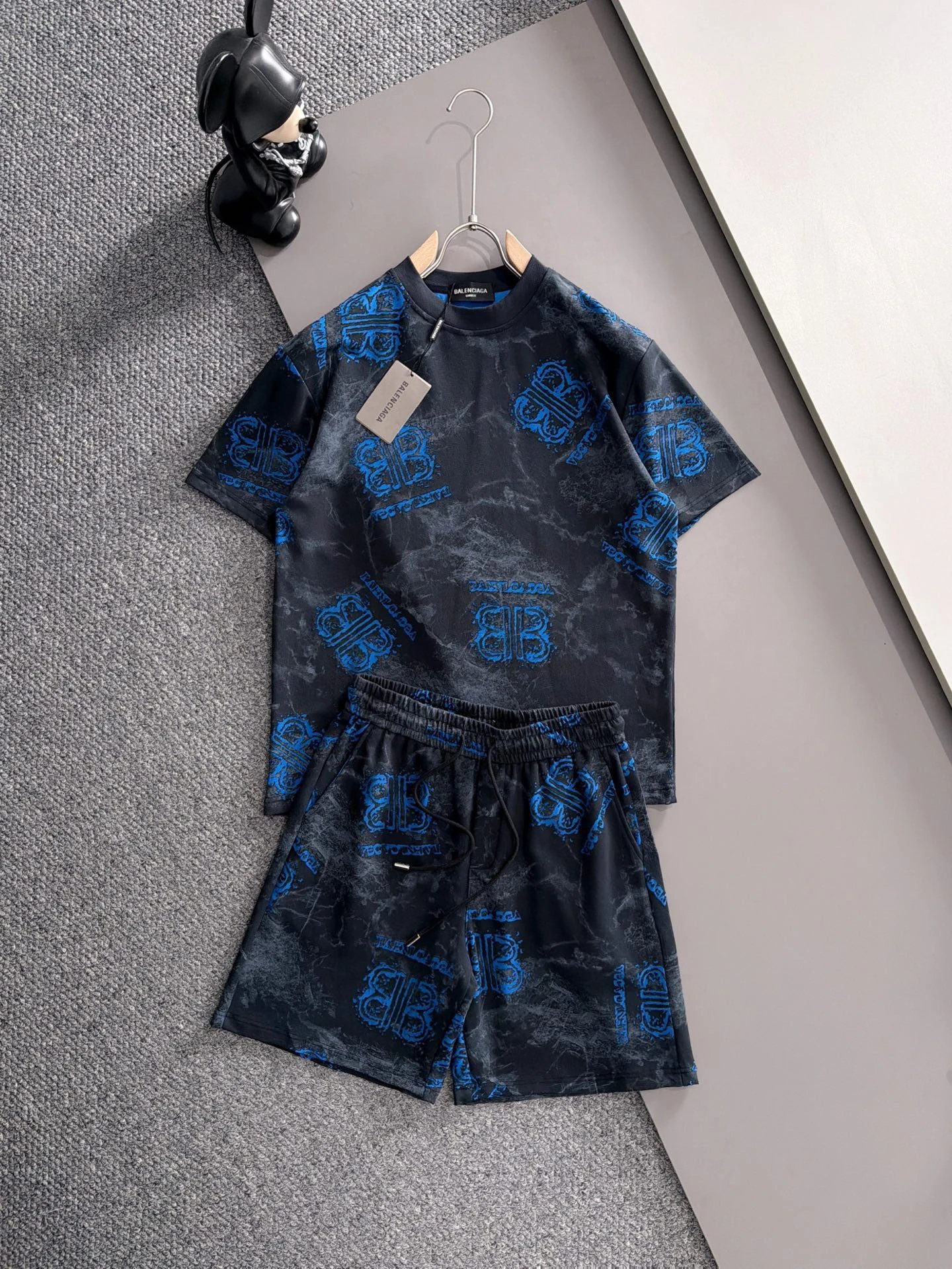 Balenciaga Matching Sets Short-Sleeve T-Shirt and Drawstring Shorts Set — H505