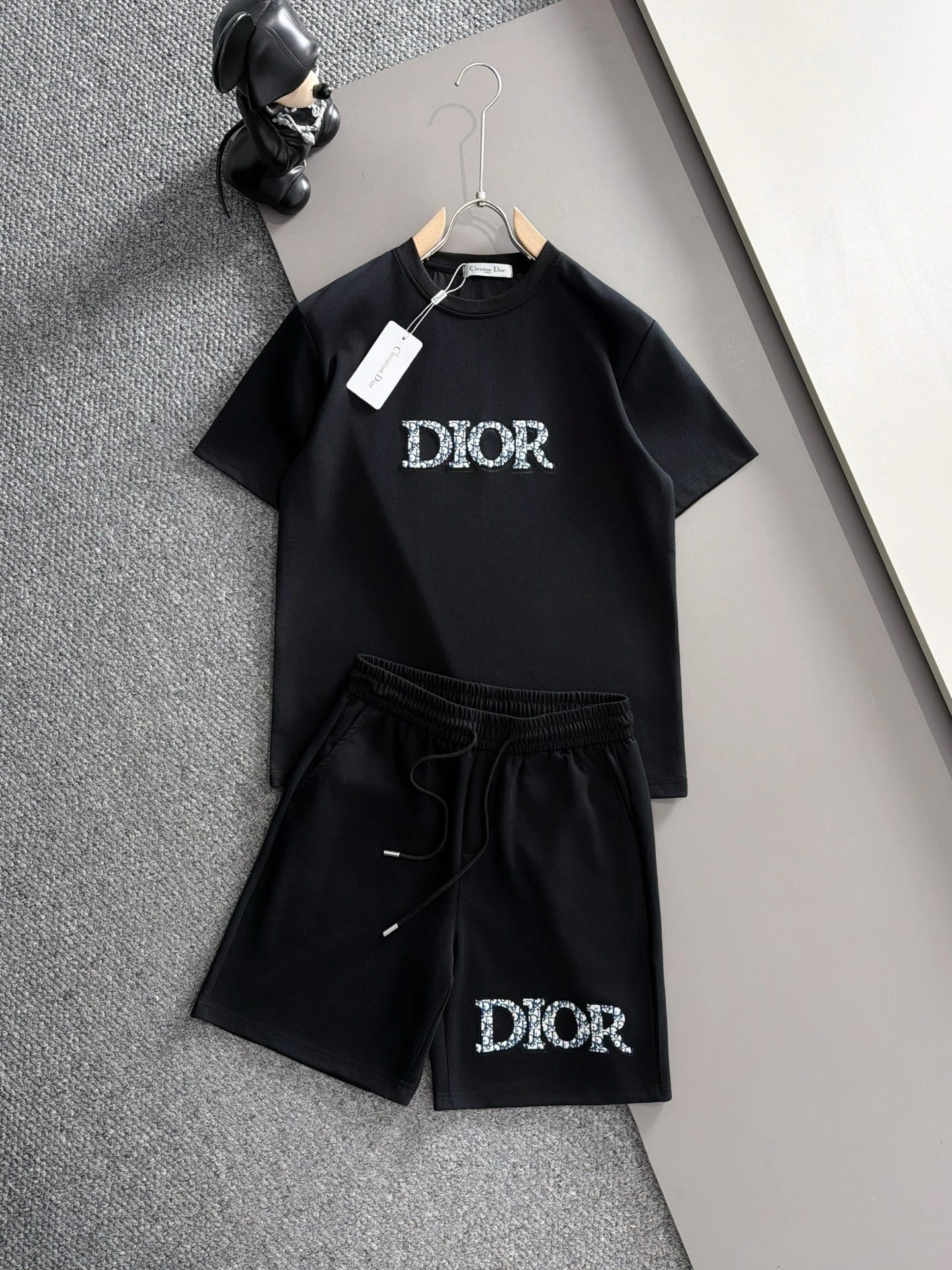 Balenciaga Matching Sets Short-Sleeve T-Shirt and Drawstring Shorts Set — H513
