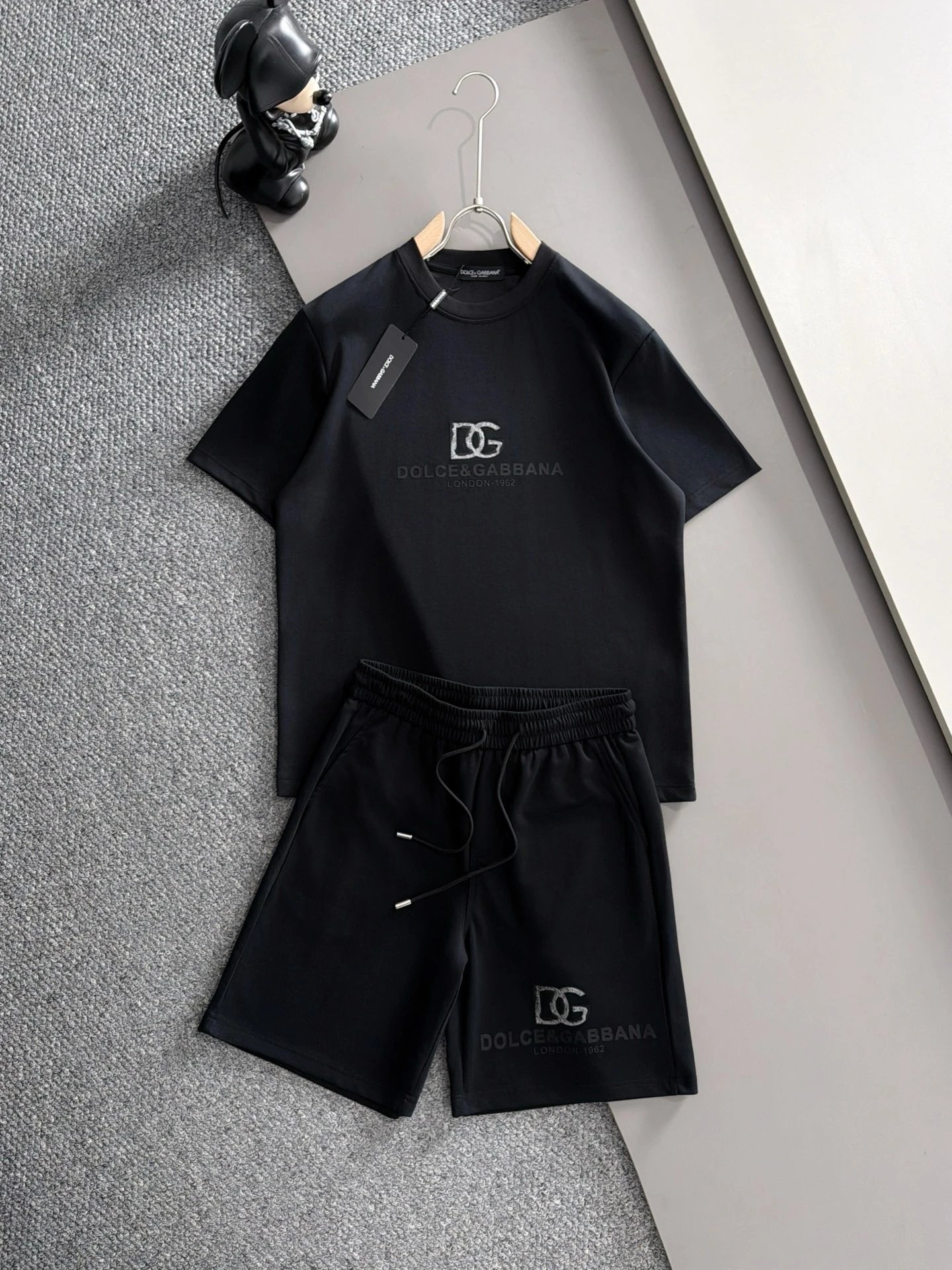 Balenciaga Matching Sets Short-Sleeve T-Shirt and Drawstring Shorts Set — H509