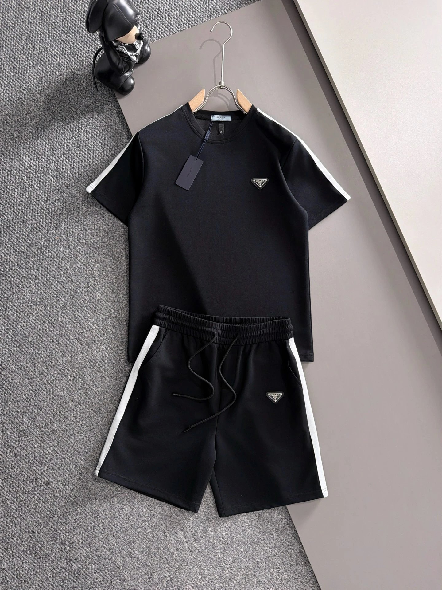 Balenciaga Matching Sets Short-Sleeve T-Shirt and Drawstring Shorts Set — H525