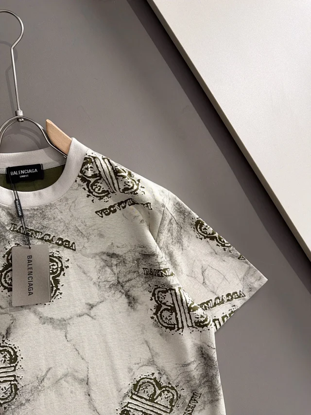 Balenciaga Matching Sets Short-Sleeve T-Shirt and Drawstring Shorts Set product detail image 7