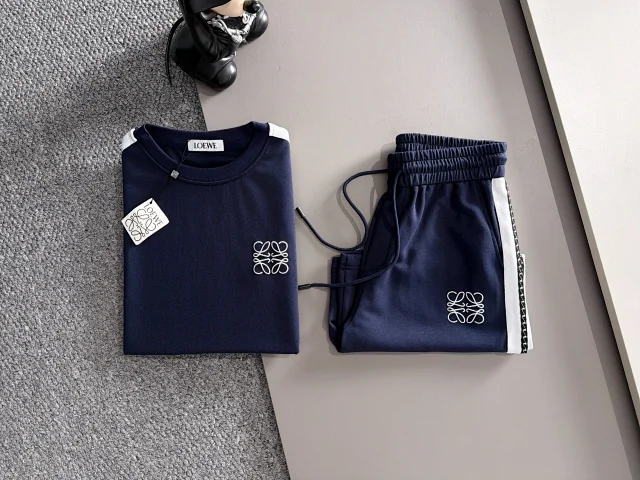 Balenciaga Matching Sets Short-Sleeve T-Shirt and Drawstring Shorts Set product detail image 6
