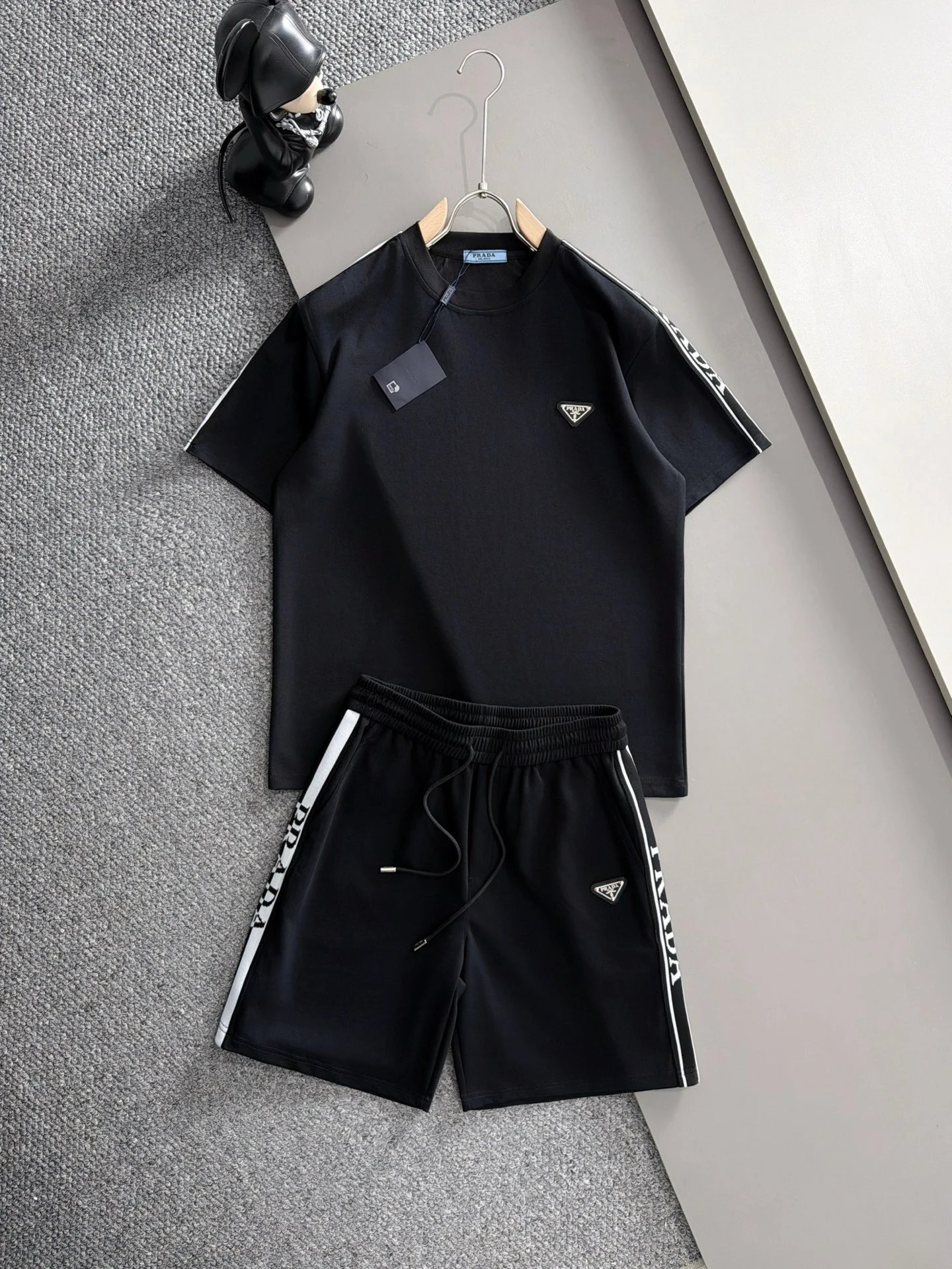 Balenciaga Matching Sets Short-Sleeve T-Shirt and Drawstring Shorts Set — H507