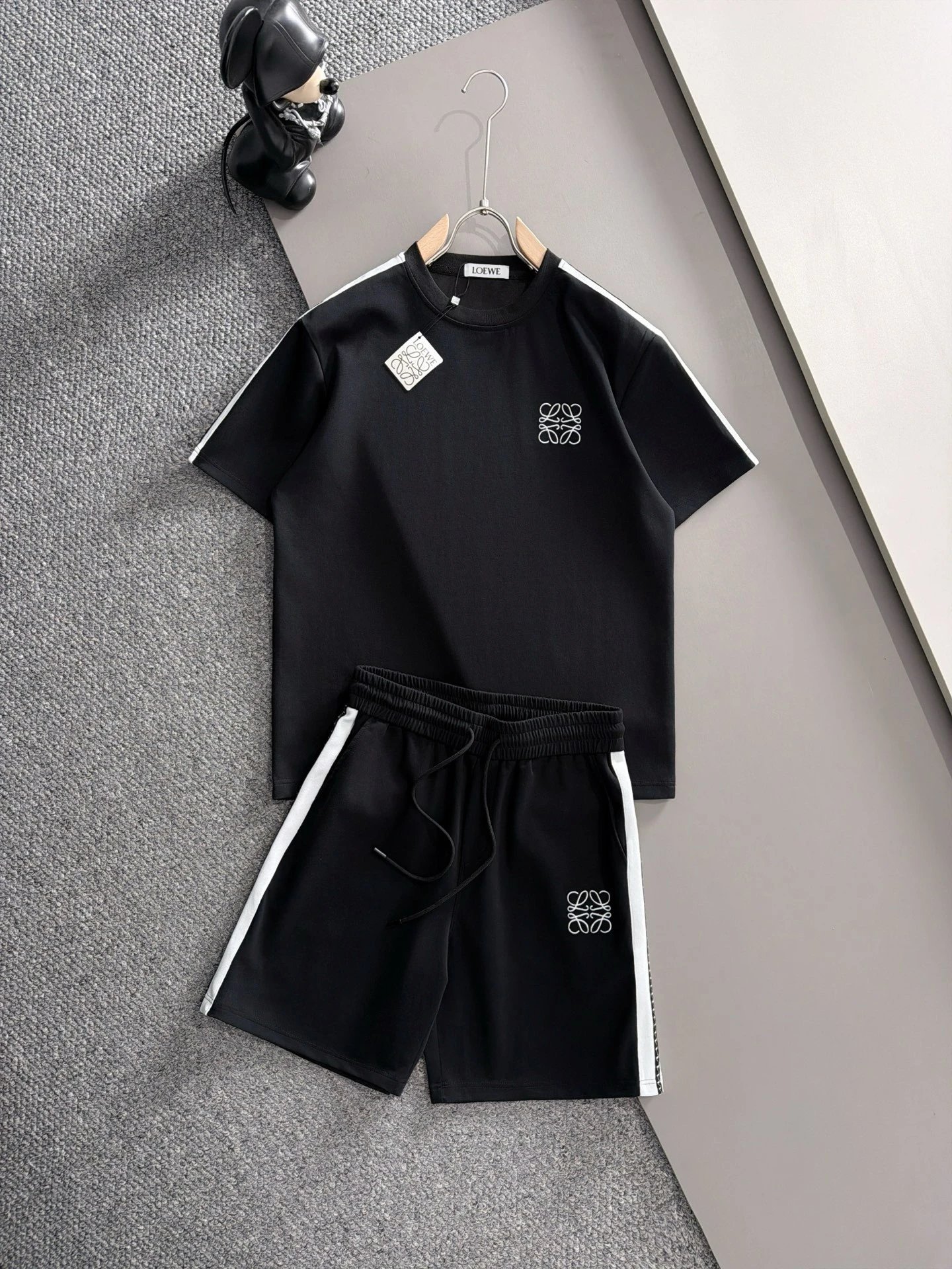 Balenciaga Matching Sets Short-Sleeve T-Shirt and Drawstring Shorts Set — H515