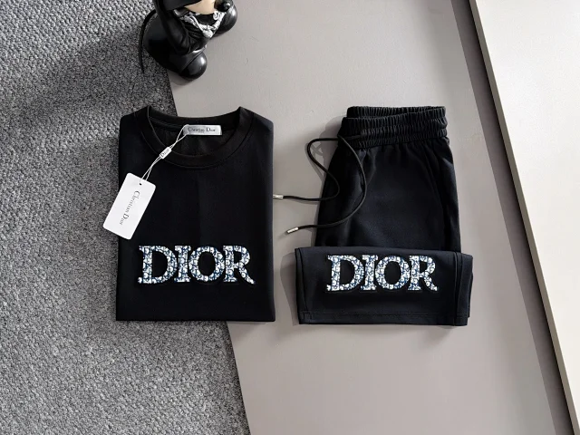 Balenciaga Matching Sets Short-Sleeve T-Shirt and Drawstring Shorts Set product detail image 5