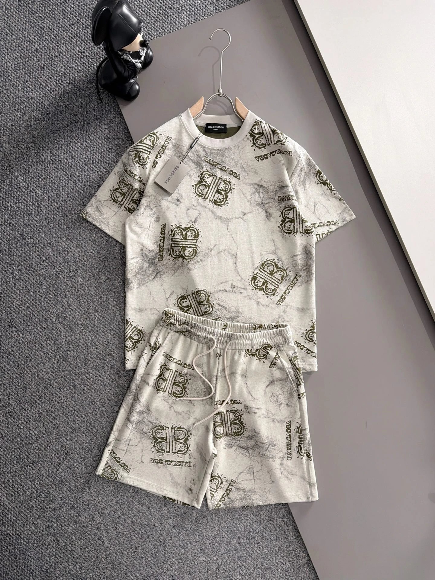 Balenciaga Matching Sets Short-Sleeve T-Shirt and Drawstring Shorts Set — H503