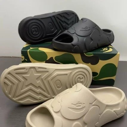 A Bathing Ape Slippers Head EVA slide image 1