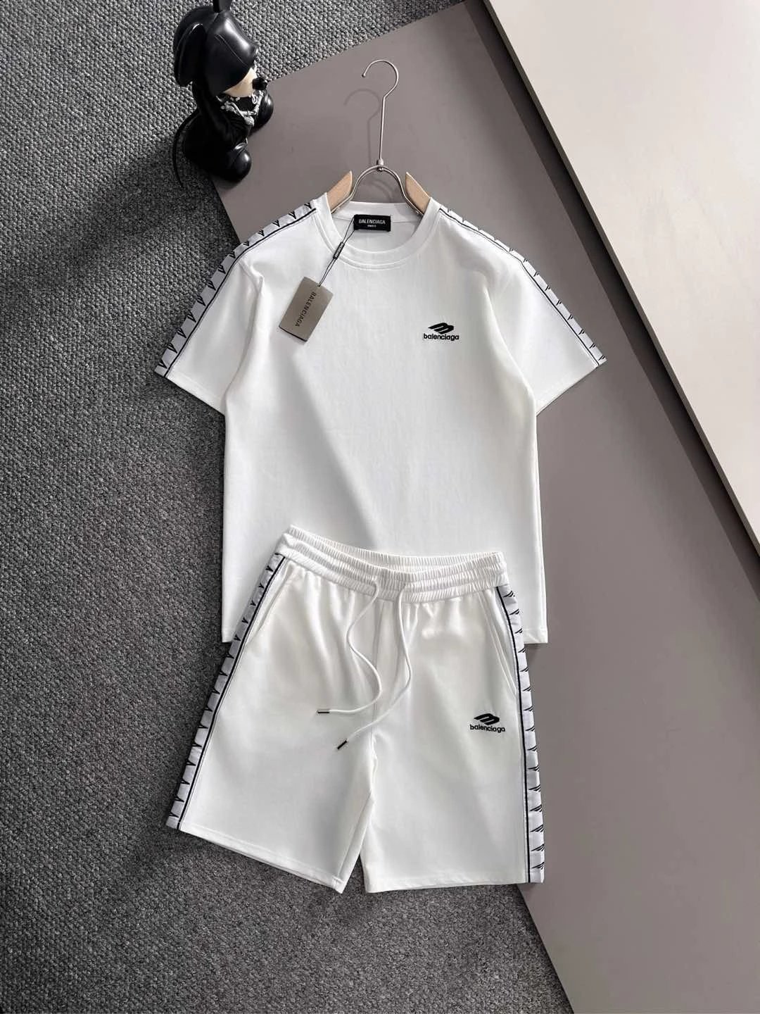 Balenciaga Matching Sets Short-Sleeve T-Shirt and Drawstring Shorts Set — H510