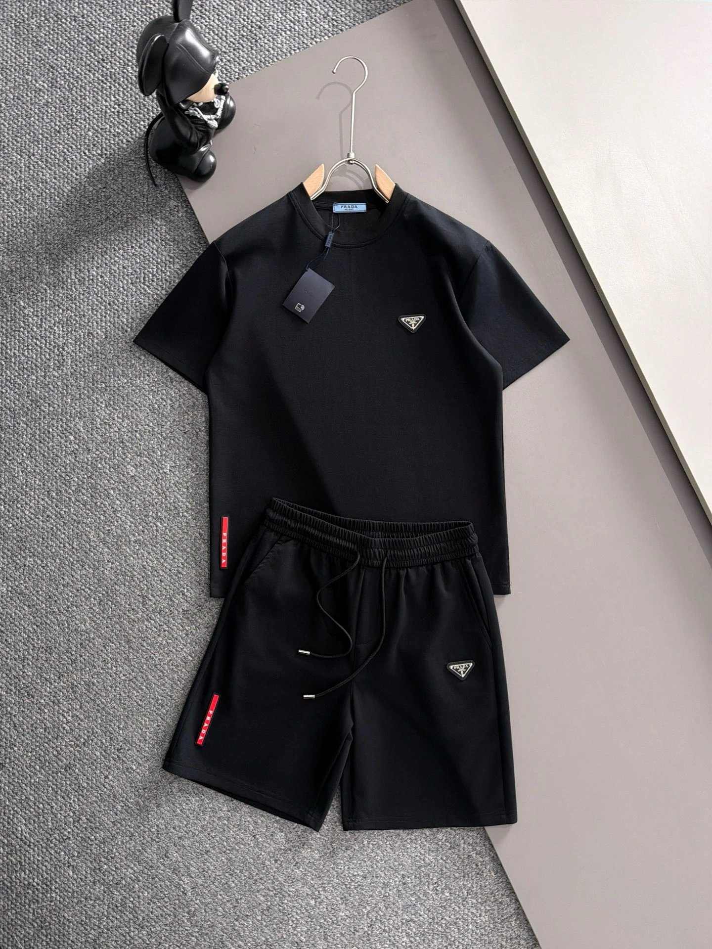 Balenciaga Matching Sets Short-Sleeve T-Shirt and Drawstring Shorts Set — H518