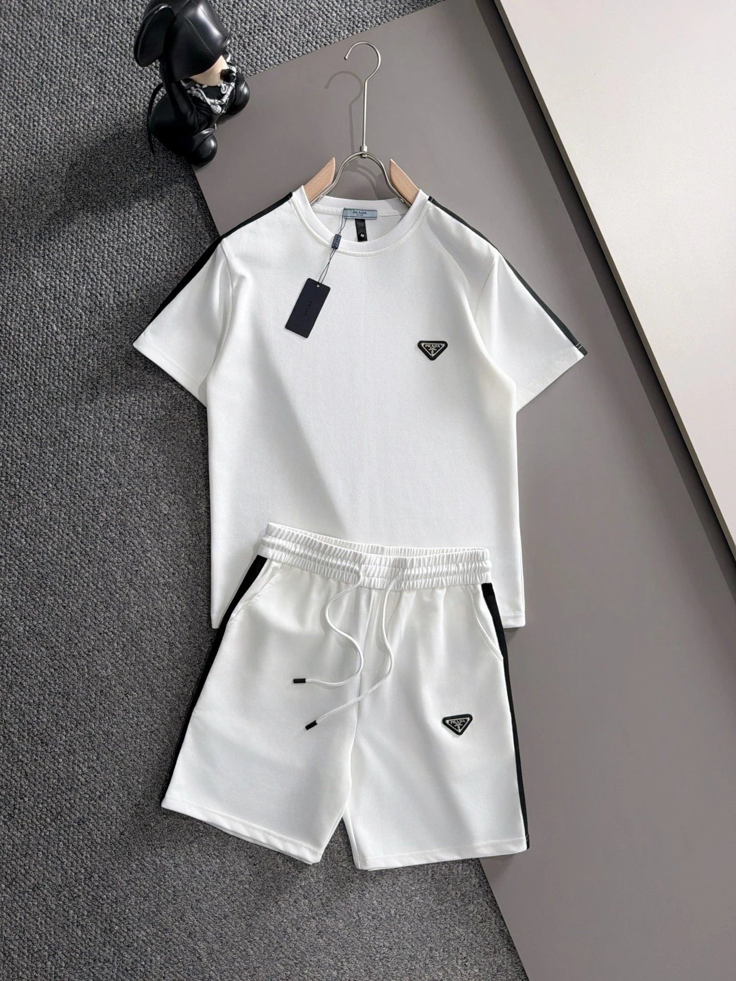 Balenciaga Matching Sets Short-Sleeve T-Shirt and Drawstring Shorts Set — H526