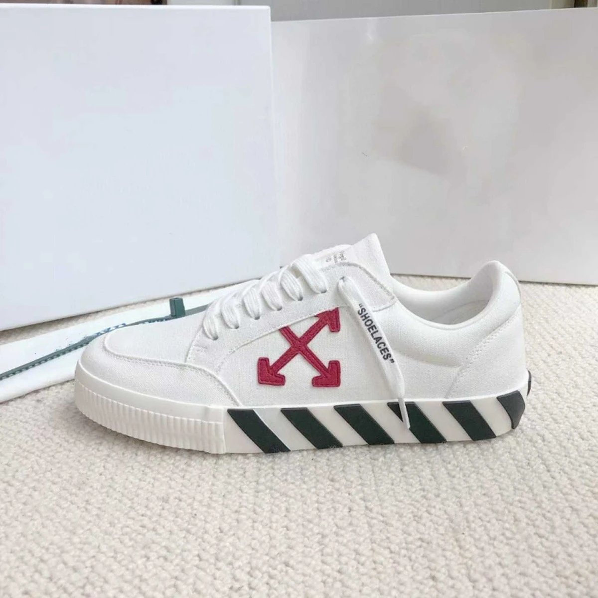 Off-White Sneakers Low-top with crossed-arrow graphic and striped sole — White Light Red Arrow