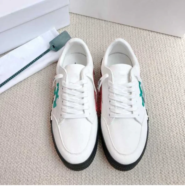 Off-White Sneakers Low-top with crossed-arrow graphic and striped sole product detail image 1