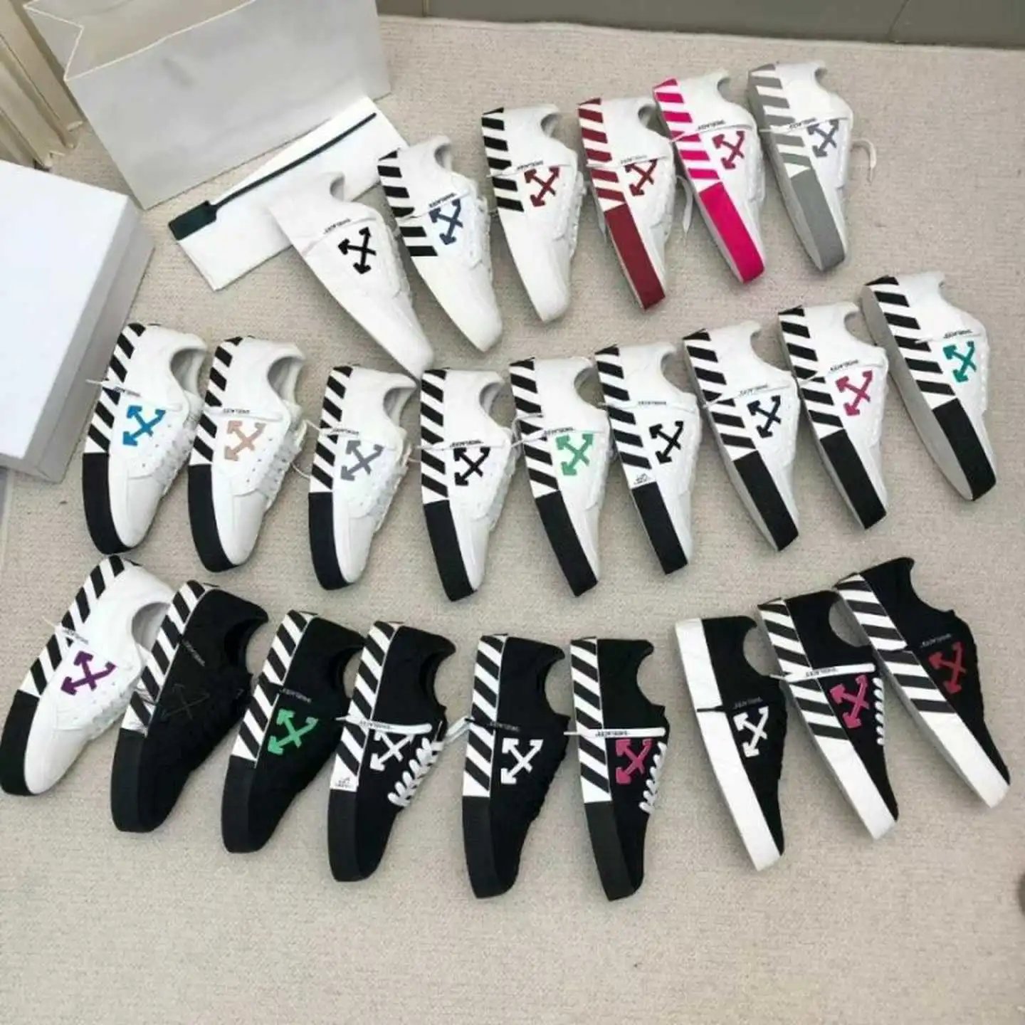 Off-White Sneakers Low-top with crossed-arrow graphic and striped sole image 5