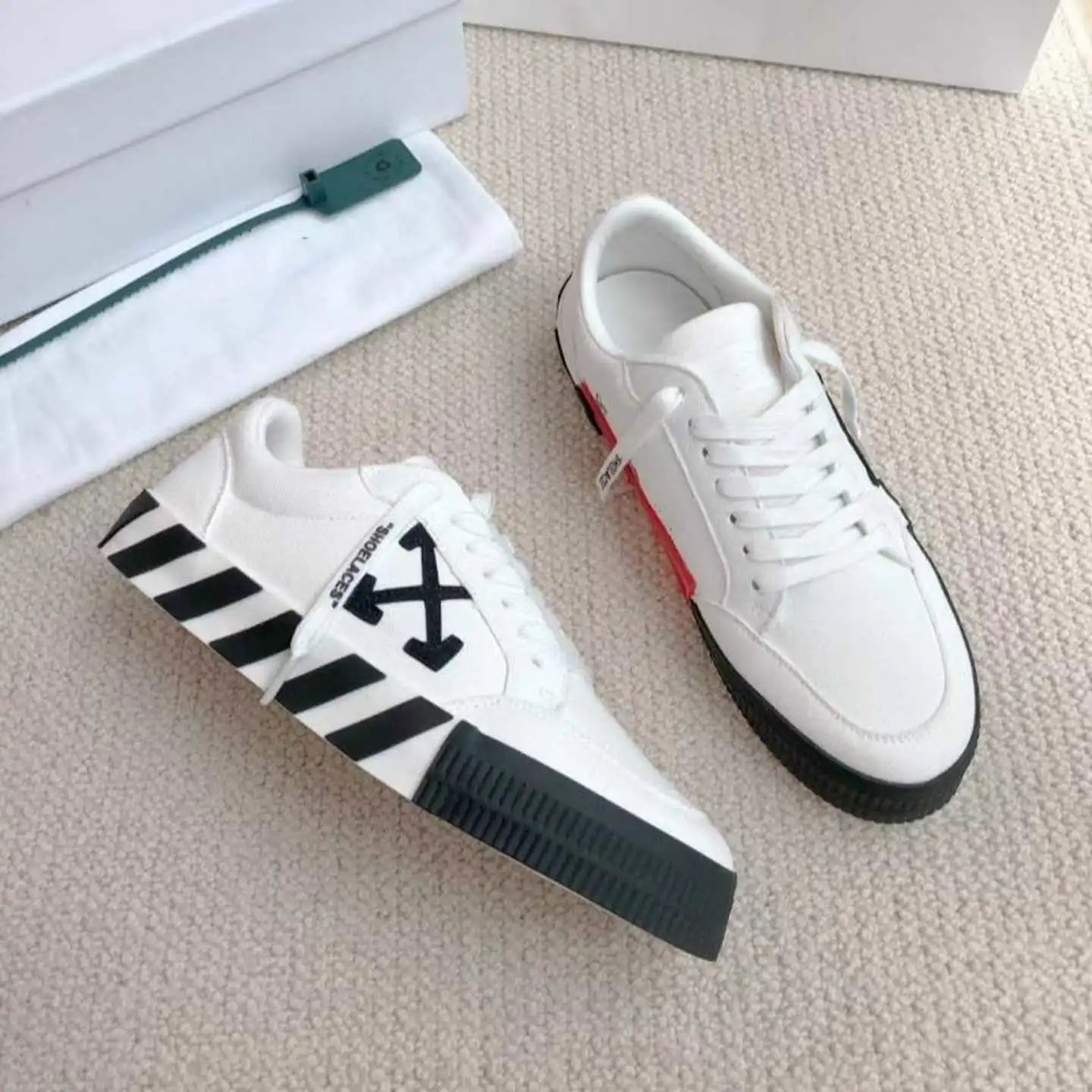 Off-White Sneakers Low-top with crossed-arrow graphic and striped sole image 2
