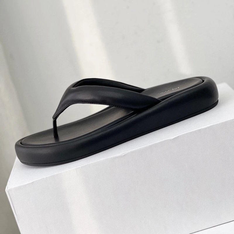 Design Chunky Flip-Flop Black Slippers - 13
