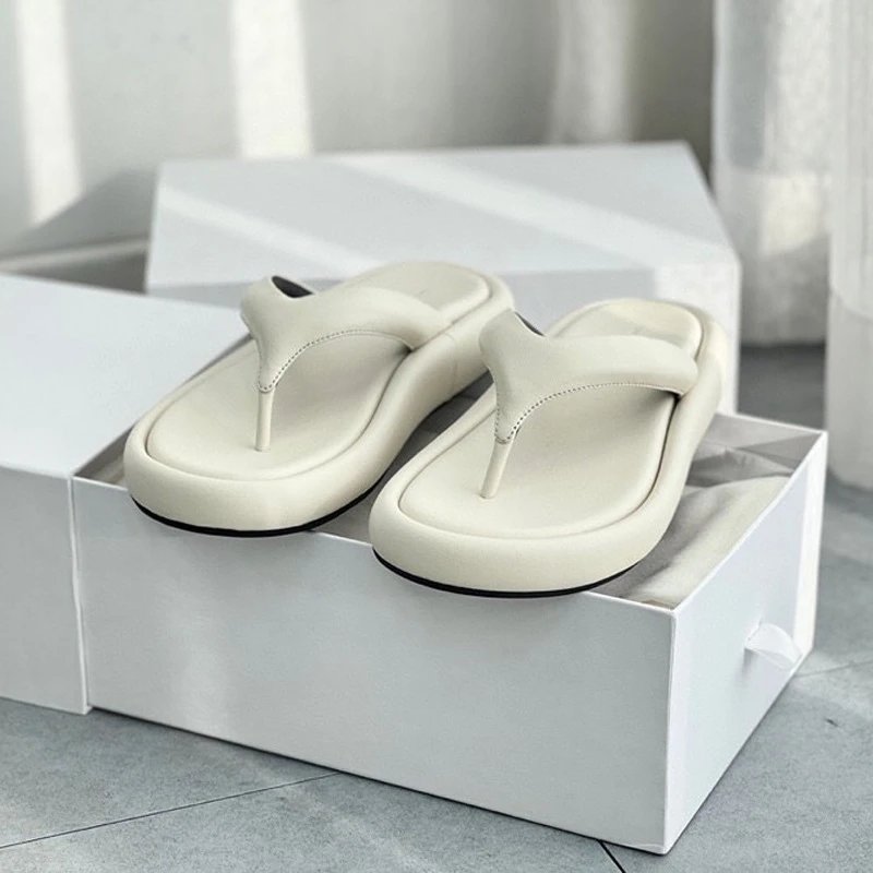 Design Chunky Flip-Flop Black Slippers - 28