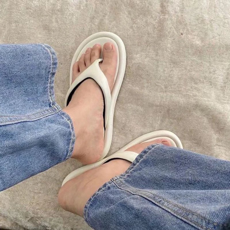 Design Chunky Flip-Flop Black Slippers - 8