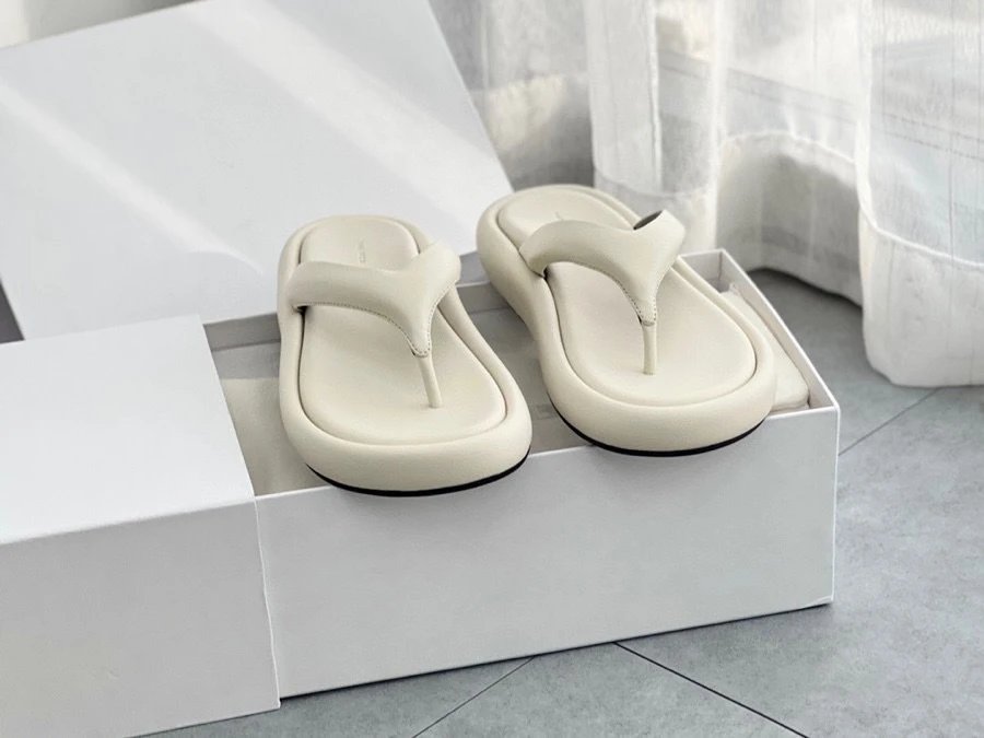 Design Chunky Flip-Flop Black Slippers - 25