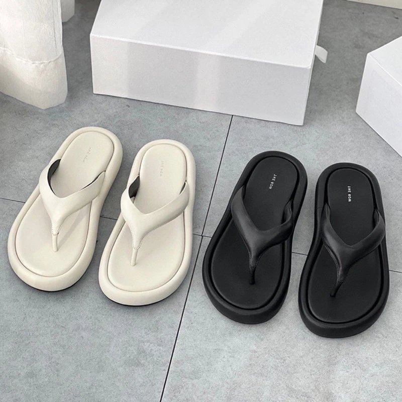 Design Chunky Flip-Flop Black Slippers - 10