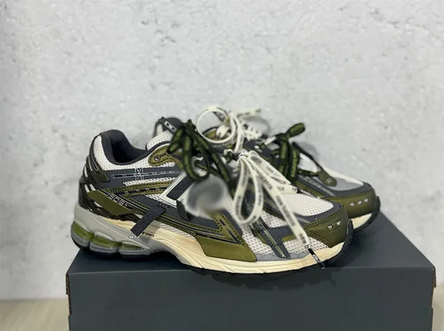 New Balance Sneakers 1906A product detail image 5
