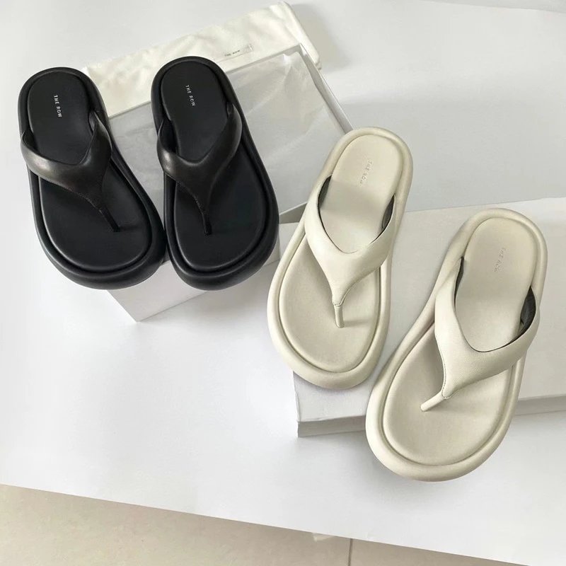 Design Chunky Flip-Flop Black Slippers - 11