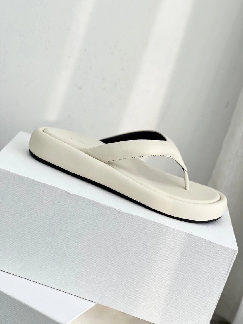 Design Chunky Flip-Flop Black Slippers - 27