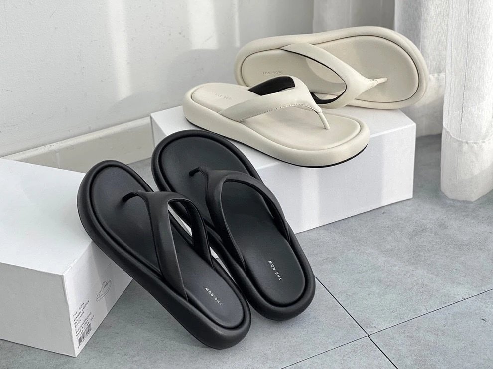 Design Chunky Flip-Flop Black Slippers - 12